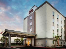 Hampton Inn & Suites Irvine/Orange County Airport, hotelli kohteessa Irvine