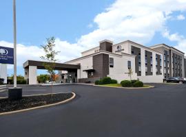 DoubleTree by Hilton St. Louis Airport, MO، فندق في Woodson Terrace