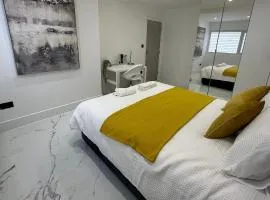 Entire home in Nottingham for family, friends and contractors