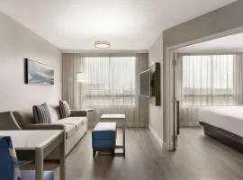 Embassy Suites By Hilton Montreal Airport、ポイントクレアにあるモントリオール・ピエール・エリオット・トルドー国際空港 - YULの周辺ホテル