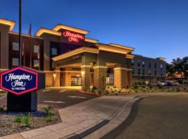Hampton Inn Fresno Airport, hotel cerca de Parque de atracciones Blackbeard's Family Entertainment Center, Fresno