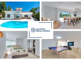 VB Higueron 4BDR Villa w Pool, Cinema & Ping pong, holiday home in Benalmádena