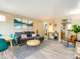 Scandi Boho Seattle Apartment, Walk to Waterfront!