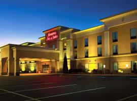 Hampton Inn and Suites of Lamar, hotel con parking en Mill Hall