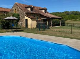 Peaceful, comfortable retreat with pool, hotel in Montcléra
