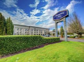 Hampton Inn Portland East، فندق في بورتلاند