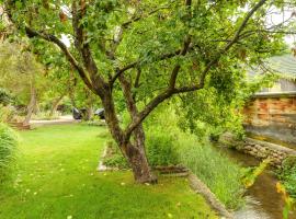 7 Mi to Sinks Canyon Creekside Place in Lander, hotel em Lander