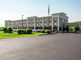 Hampton Inn Pine Grove, perhehotelli kohteessa Pine Grove