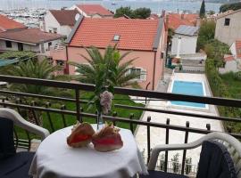 Guesthouse Adriatic, hotel di Biograd na Moru