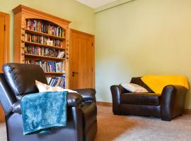 The Old Boot Room, vacation rental in Llanfynydd