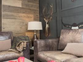 THE SUITE Winterberg Deluxe - Exklusive Ausstattung, Bestlage zwischen Skikarussell und Marktplatz, eigener Garten, Ski- und Fahrradraum, ruhige S&uuml;dausrichtung, WLAN, hundefreundlich, hotelli, jossa on pys&auml;k&ouml;intimahdollisuus kohteessa Winterberg