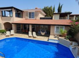 Villa Laonari, holiday home sa Tsadha