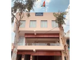 Hotel Divine, Mathura, Ferienunterkunft in Mathura