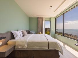 Penghu Swing Sea Homestay, hotel com piscina em Magong