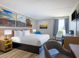 Days Inn & Suites by Wyndham Fort Bragg/Cross Creek Mall