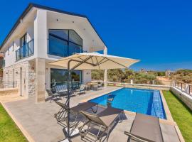 Luxury Sea View Villa w Pool By The Sea in Antalya, קוטג' בדמרה