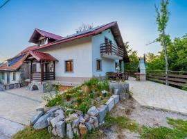 Mountain Escape house with indoor pool, razkošen hotel v Fužini