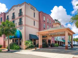 Hampton Inn & Suites Amelia Island-Historic Harbor Front、フェルナンディーナ・ビーチのホテル