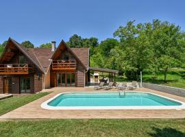 Beautiful Home In Sisak With Heated Swimming Pool, 2 Bedrooms And Sauna, hotel u gradu 'Sisak'