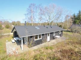 Stunning Home In Grenaa With 3 Bedrooms And Wifi, feriehus i Fuglsang