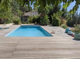 Studio indépendant, accès piscine, hotel em Le Castellet