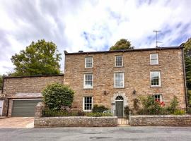 Bridge House, hotel with parking in Muker