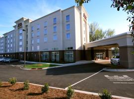 Hampton Inn & Suites Charlotte-Airport, hotel a prop de Village Oaks Shopping Center, a Charlotte