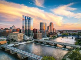 Amway Grand Plaza Hotel, Curio Collection by Hilton, hotel cerca de John Ball Park Zoo, Grand Rapids