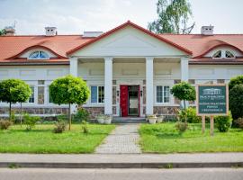 Kuźnia Pałacowa, Hotel mit Parkplatz in Korczew