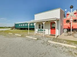 Charming Converted Railcar Studio in Joplin!