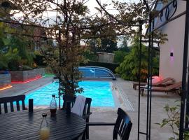 Ferienwohnung mit Pool an der Apfelstraße, cheap hotel in Puch bei Weiz