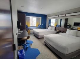 Microtel Inn & Suites by Wyndham Bluffs, hotel cerca de Aeropuerto de Eppley - OMA, Council Bluffs