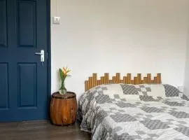Modern & Affordable Apartment - Roches Brunes