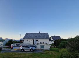 Spacious lovely house in the middle of Lofoten, appartamento a Rishaugen