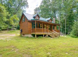 Marlinton Cabin Rental with Greenbrier River Access!, hotel din Marlinton