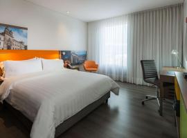 Hampton By Hilton Bogota Airport, hotel in Bogotá