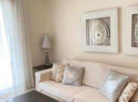 Cala de Finestrat में, होटल Elegant 2-Bedroom Apartment in Benidorm with Private Pool and Scenic Garden Views