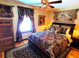 The Sovereign Suite - Cozy And Convenient With Home Theater, cheap hotel in Old Town