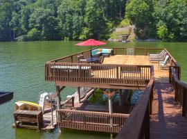 Smith Mountain Lake House with 2-Story Boat Dock!, atostogų namelis mieste Moneta