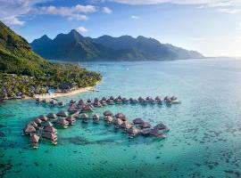 Hilton Moorea Lagoon Resort & Spa, hôtel près de la plage à Papetoai