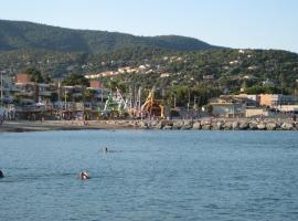 Rez de villa, 2 pièces, 2 à 4 pers, à 250 m plage et centre-ville, povoljni hotel u gradu 'Cavalaire-sur-Mer'