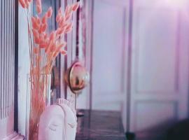 Suite Romantique La Charmante, hotel en Villersexel