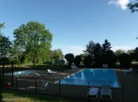 Camping de la Croix d'Arles、ブールのグランピング施設