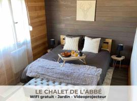 Le Chalet de l'Abbé : magnifique maison chaleureuse: Cambrai şehrinde bir kulübe