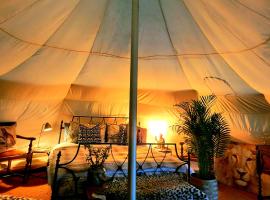 Wild Retreat, kamp s luksuznim šatorima u gradu 'Cawston'