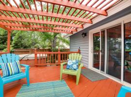 Pet-Friendly Reno Hideaway with Private Hot Tub!, vacation rental in Reno