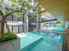 Tour De Phuket Hotel - SHA Plus, hotel en Thalang