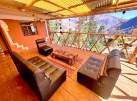 Habitaciones Wallpari Sonqo alto hospedaje medicina temazcal, lodge in Pisac