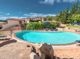 ISA-Residence with swimming-pool in Tanaunella, apartments with air conditioning and private outdoor space, serviced apartment in Tanaunella