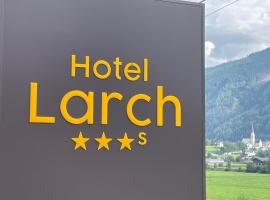 Hotel Larch, hotel em Campo di Trens